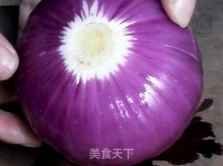 把洋葱变成荷花的“魔术”的做法步骤：4