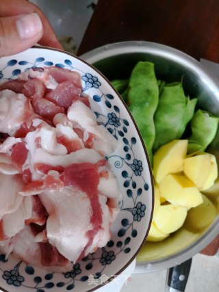 五花肉炖豆角的做法步骤：2