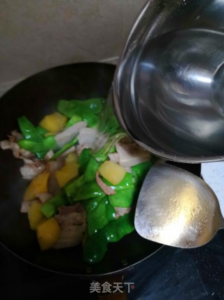 五花肉炖豆角的做法步骤：4