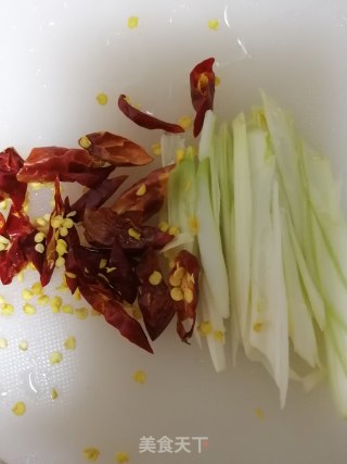 土豆丝炒肉的做法步骤：2