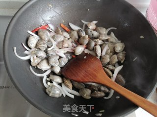 爆炒花甲的做法步骤：5