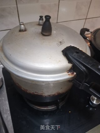 凉拌香辣牛蹄筋的做法步骤：2