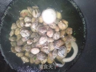 仔姜炒花甲的做法步骤：2