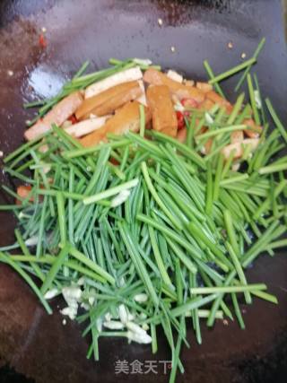 韭菜花炒香干的做法步骤：4