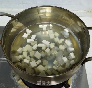 西兰花豆腐鸡蛋汤的做法步骤：2