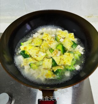 西兰花豆腐鸡蛋汤的做法步骤：10