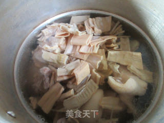 笋干鸭子汤的做法步骤：12