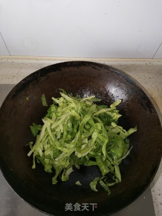 青椒爆炒圆白菜的做法步骤：4