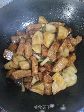 红烧肉炖土豆的做法步骤：6