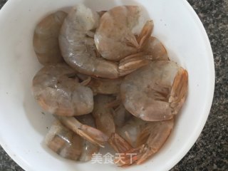 紫苏炒虾的做法步骤：1