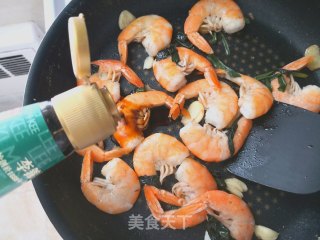 紫苏炒虾的做法步骤：5