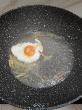 番茄鲫鱼汤的做法步骤：3