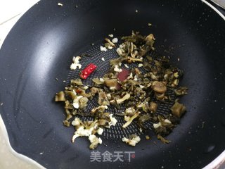 酸菜烧水潺的做法步骤：5