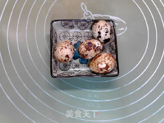 三明治机不做三明治：三明治机煎鹌鹑蛋的做法步骤：1