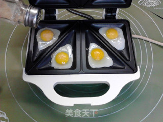 三明治机不做三明治：三明治机煎鹌鹑蛋的做法步骤：5