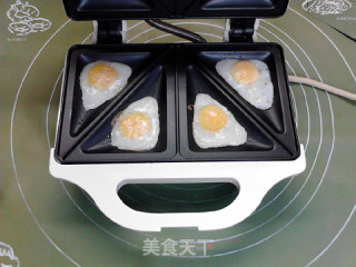 三明治机不做三明治：三明治机煎鹌鹑蛋的做法步骤：7