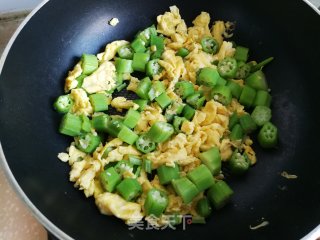 秋葵炒鸭蛋的做法步骤：6