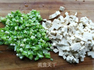 卤肉秋葵生煎包的做法步骤：2