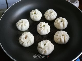 卤肉秋葵生煎包的做法步骤：10