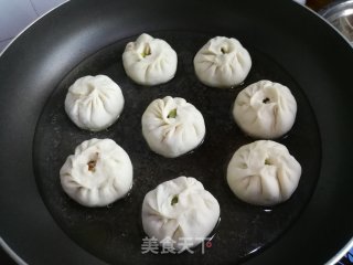 卤肉秋葵生煎包的做法步骤：11