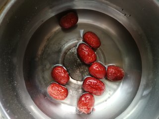 红枣鸡蛋糖水的做法步骤：1
