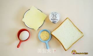 芝士鱼松吐司卷的做法步骤：1