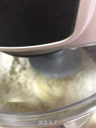 鸡蛋淡奶油肉松面包的做法步骤：3
