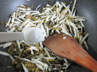 咸菜茭白丝麦饼卷的做法步骤：5