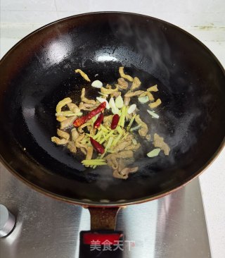 香菇木耳炒肉丝的做法步骤：5