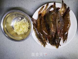 蒜蓉蒸海虾的做法步骤：1