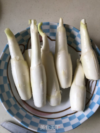 盐水茭白的做法步骤：1