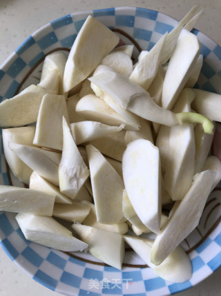 盐水茭白的做法步骤：2
