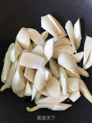 盐水茭白的做法步骤：3