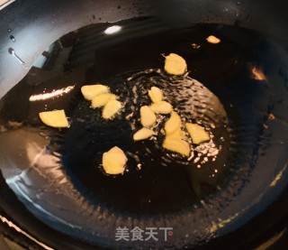 火麻仁香肚蒜苔杭椒的做法步骤：2