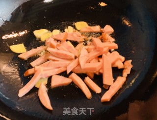 火麻仁香肚蒜苔杭椒的做法步骤：3