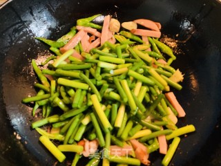 火麻仁香肚蒜苔杭椒的做法步骤：5