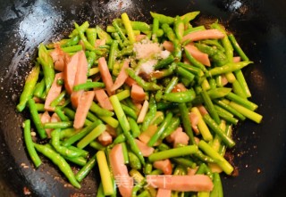 火麻仁香肚蒜苔杭椒的做法步骤：6