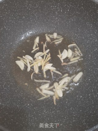 辣椒炒肉的做法步骤：1