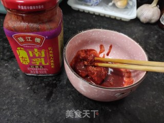 南乳芋头焖五花肉的做法步骤：6