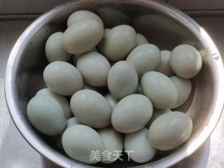 如何保存生的咸鸭蛋黄的做法步骤：2