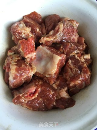 姬松茸烧排骨的做法步骤：1