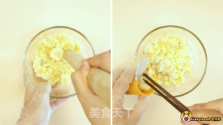 香蕉鱼松卷的做法步骤：4