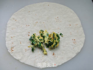 韭菜鸭蛋麦饼卷的做法步骤：6