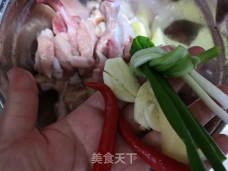 蚝油鸡的做法步骤：1