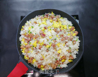 火腿午餐肉蛋炒饭的做法步骤：5