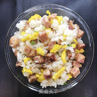 火腿午餐肉蛋炒饭的做法步骤：6