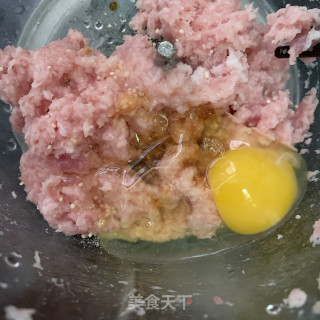 韭菜肉馅锅贴的做法步骤：2