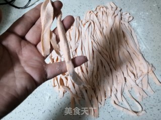 胡萝卜面条的做法步骤：6