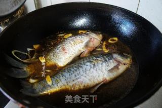 酱炖鲫鱼的做法步骤：6