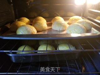 奶黄菠萝包的做法步骤：17
